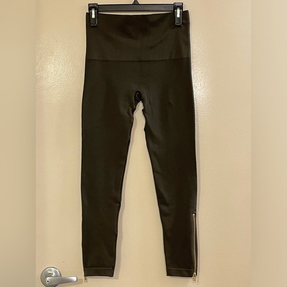 SPANX NWOT Look At Me Seamless Side Zip Leggings in Deep Olive - Picture 3 of 6